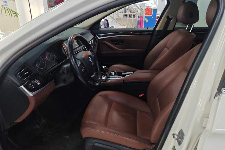 Used BMW 5 Series 2014 528Li Leading Model
