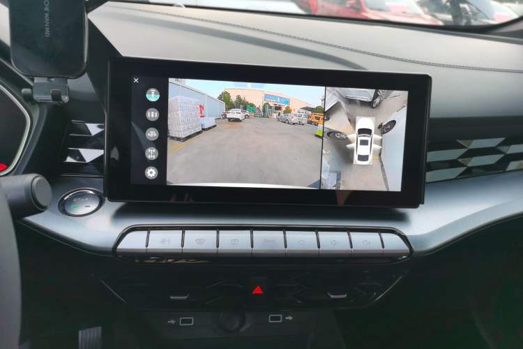 Used MG 5 2022 180 DVVT CVT Youth Luxury Edition
