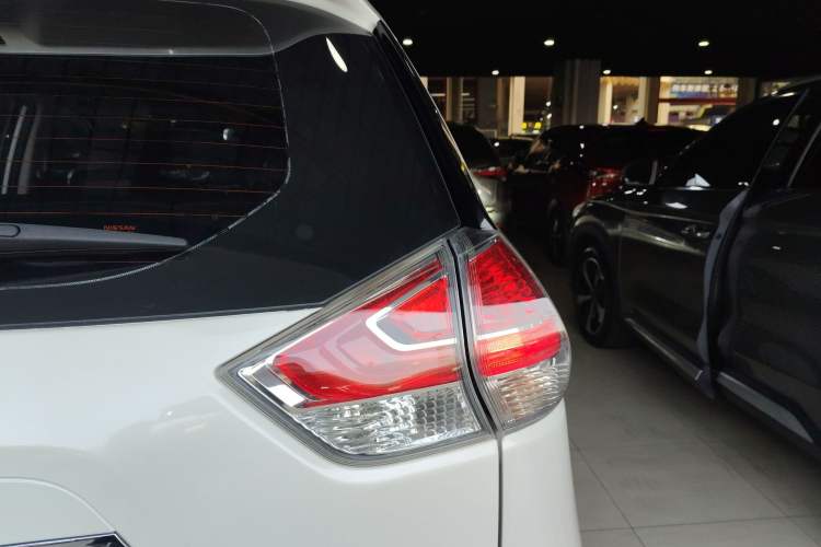 Used Nissan X-Trail 2015 2.0L CVT Comfort MAX Edition 2WD