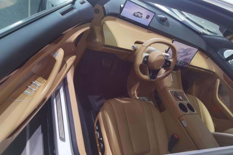 Used Hima Luxeed R7 2024 All-Electric 736 km Ultra
