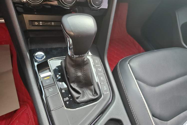 Used Volkswagen Tiguan L 2019 Restyled 330TSI Automatic Two-Wheel Drive R-Line Flagship Version China VI Standard