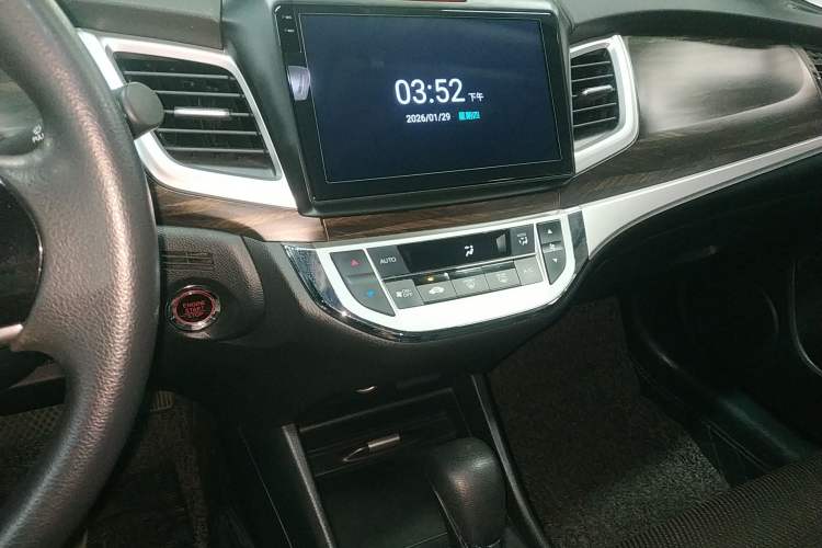 Used Honda Jade 2017 1.8L automatic Comfort version 5 seats
