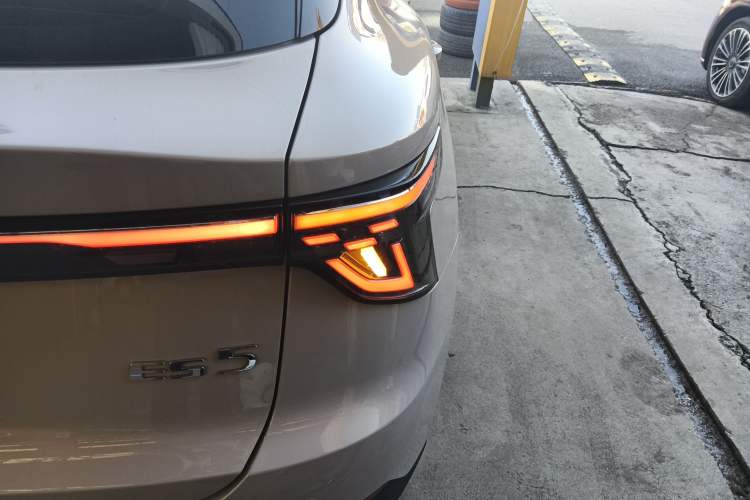 Used MG ES5 2025 425 Pro Rear-Drive Version
