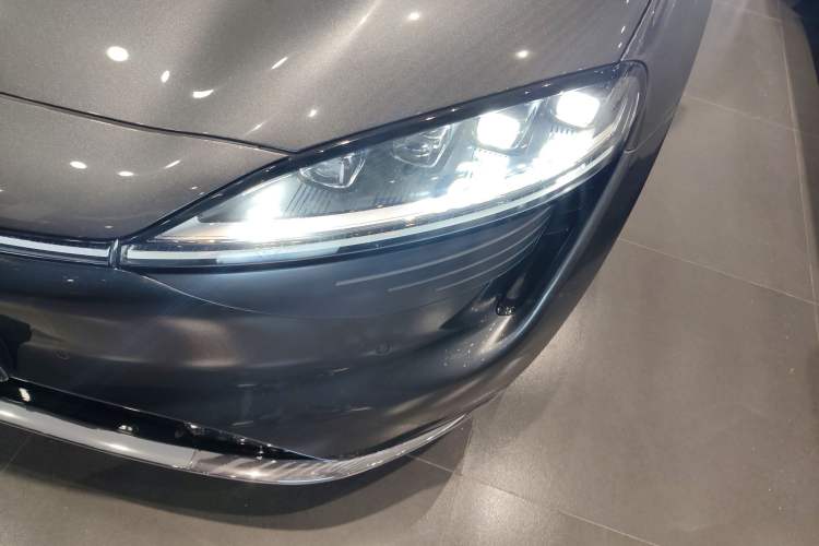 Used Hima Luxeed R7 2024 All-Electric 736 km Ultra
