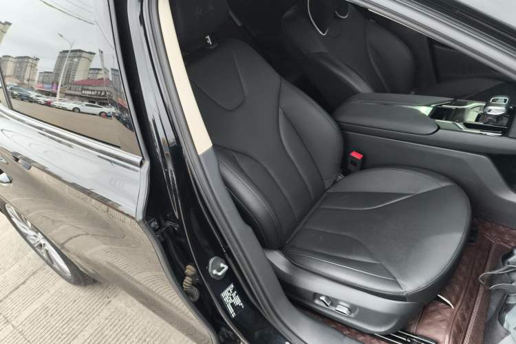 Used Hongqi E-QM5 2022 431 km Charge & Enjoy Edition
