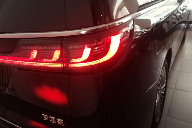 Used VOYAH Dream 2025 PHEV Four-Wheel Drive Prestige Kunpeng Edition
