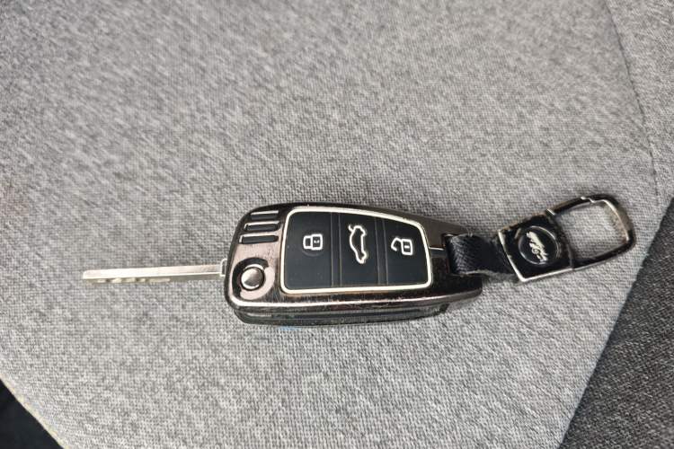 Used Chery QQ Ice Cream 2022 170km Sundae Phosphate Lithium-Ion