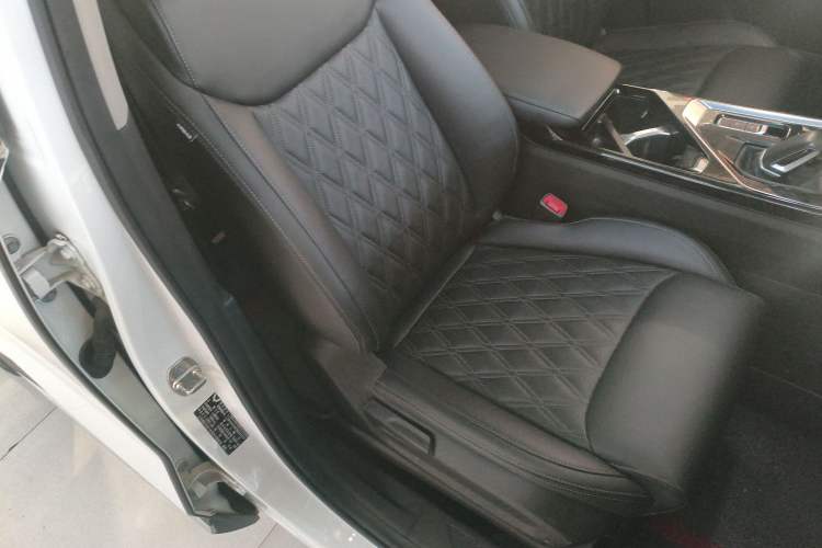 Used Wuling Asta 2022 2.0L DHT Electric-Speed Version
