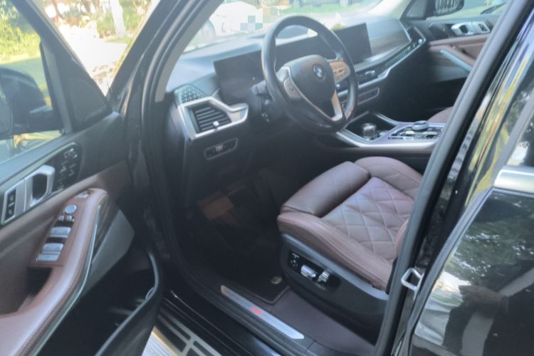 Used BMW X7 2023 xDrive40i Luxury Package with Leading Features
