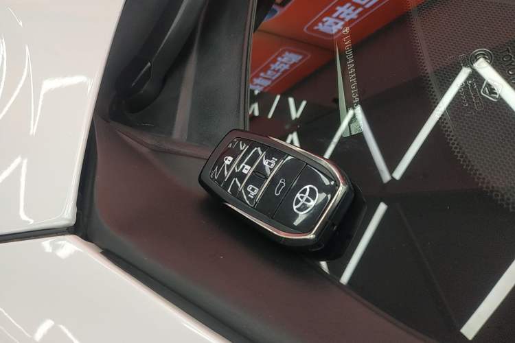 Used Toyota Sienna 2023 2.5L Hybrid Deluxe Edition
