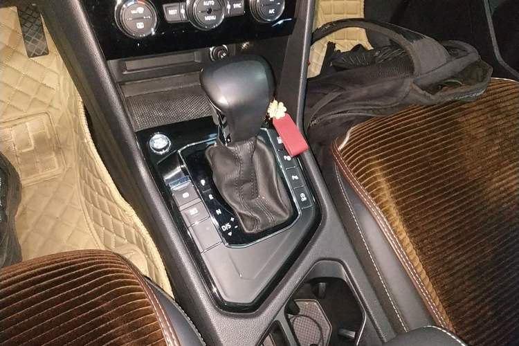 Used Volkswagen Tiguan L 2019 Revised 330TSI Automatic Two-Wheel Drive Smart & Luxury Edition China VI Standard
