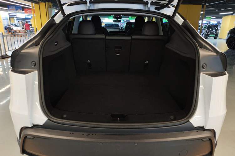 Used Tesla Model Y 2025 Rear-Wheel-Drive Version
