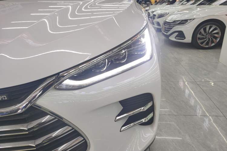 Used BYD Tang New Energy 2018 DM 2.0T All-Wheel Drive Smart Connectivity Luxury Model 7 Seats China V Emission Standard
