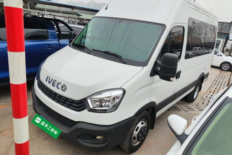 Used Iveco Eurocargo 2021 2.0T Manual Super Rui Long Wheelbase Short Overhang High Roof Side-Sliding Door F1A