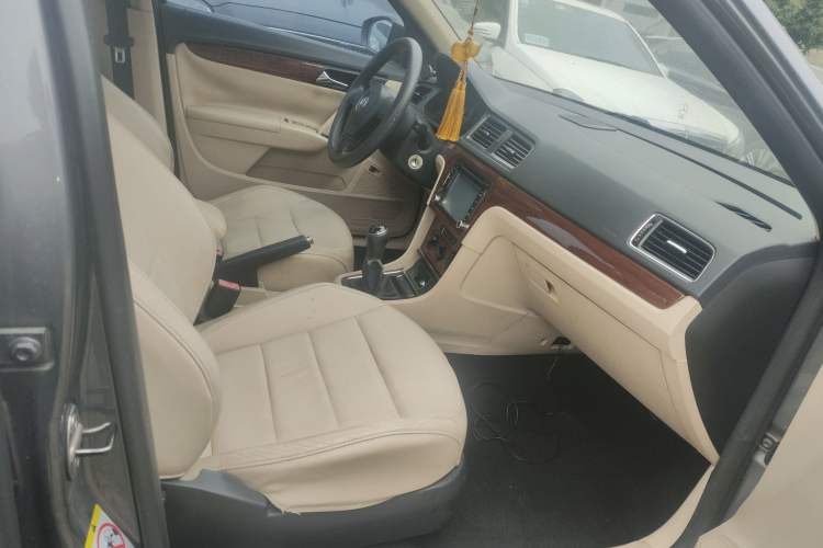 Used Volkswagen Lavida 2013 Restyled Classic 1.6L Manual Comfort Edition