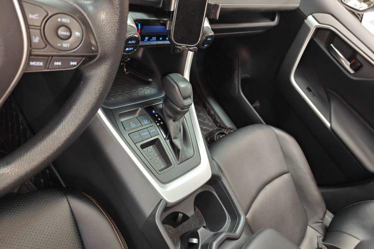 Used Toyota RAV4 2020 2.0L CVT Two-Wheel Drive Fashion Edition
