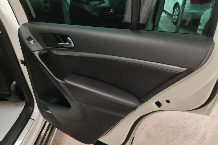 Used Volkswagen Tiguan 2013 2.0 TSI Automatic All-Wheel-Drive Flagship Edition
