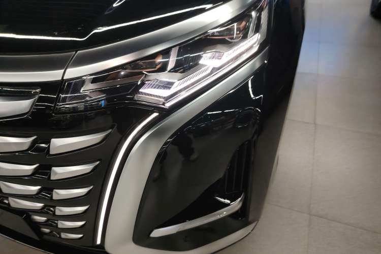 Used Denza D9 2022 DM-i 970 Four-Wheel Drive Flagship Model