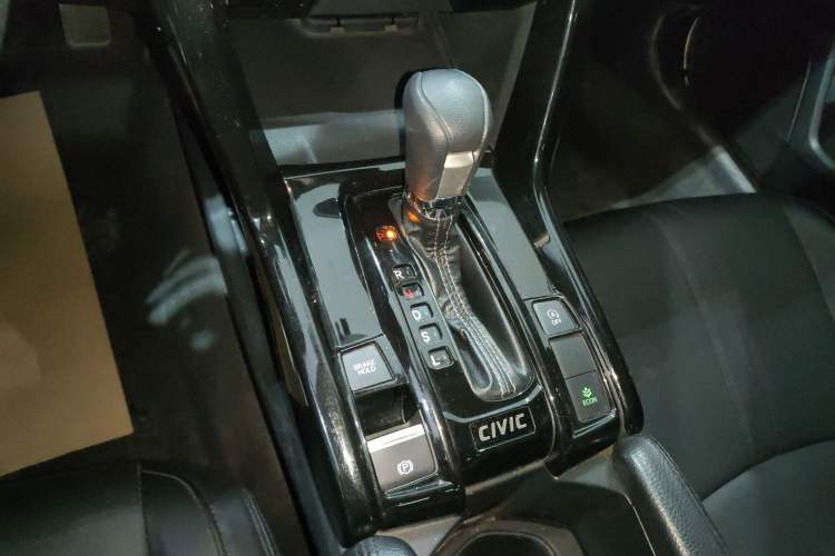 Used Honda Civic 2016 220TURBO CVT Luxury Edition
