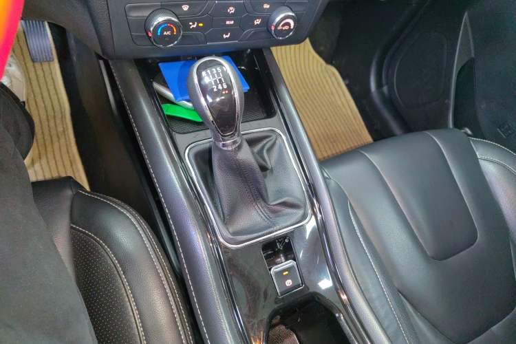 Used Dongfeng Fengon 580 2016 1.5T Manual Luxury Version