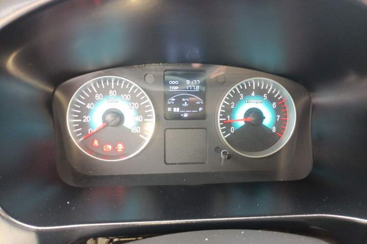 Used Jinbei Gold Hiace M Classic 2022 1.5L Travel Lion Passenger Van 7 Seats
