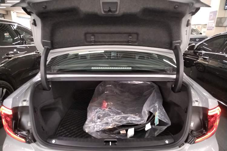 Used Volvo S90 2024 B5 Zhiyi Luxury Edition
