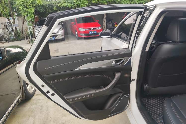 Used Changan Eado 2018 High-Energy Edition 1.6L GDI Manual Pioneer Model China V Standard
