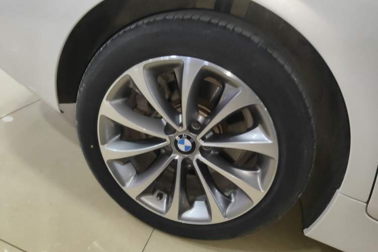 Used BMW 5 Series 2017 525Li Leading Model

