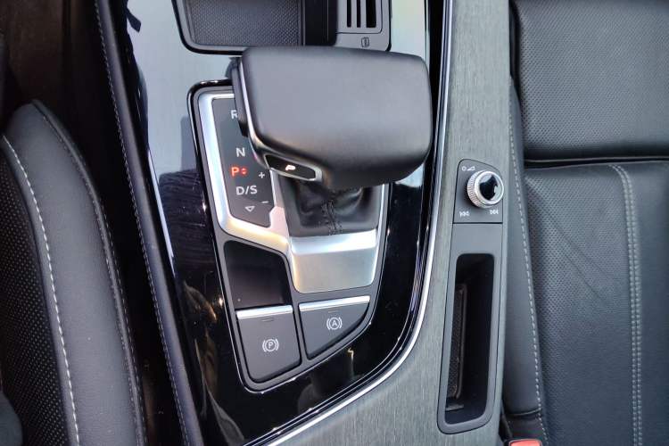 Used Audi A4L 2023 40 TFSI Bang & Olufsen Starry Night Edition
