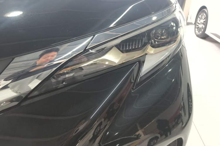 Used Toyota Granvia 2024 2.5L Hybrid Comfort Edition