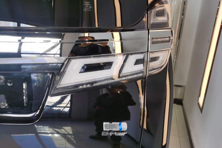 Used Toyota Vellfire 2020 Dual-Engine 2.5L HV Prestige Edition
