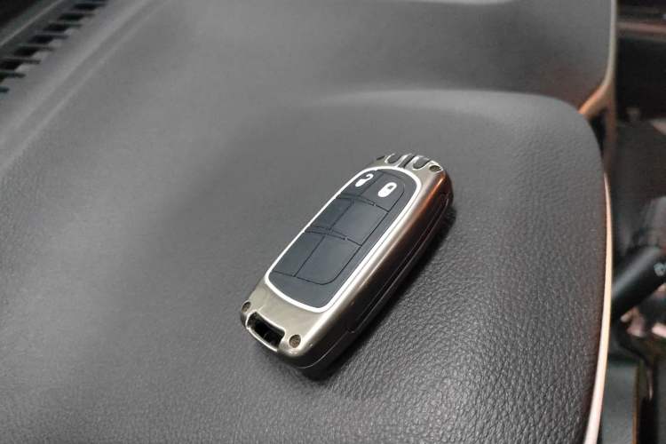 Used  Compass 2019 220T Automatic Enjoyment Version
