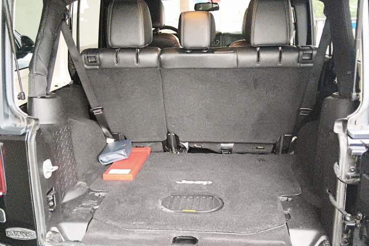 Used  Wrangler 2015 3.0L Sahara Four-Door Comfort Edition