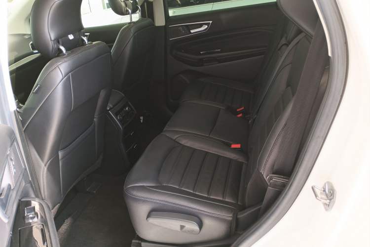 Used Ford Edge 2017 EcoBoost 245 Two-Wheel-Drive Sporty 7-Seater