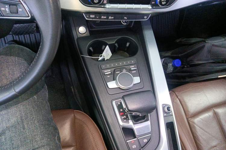 Used Audi A4L 2018 30th Anniversary Edition 40 TFSI Fashion Model
