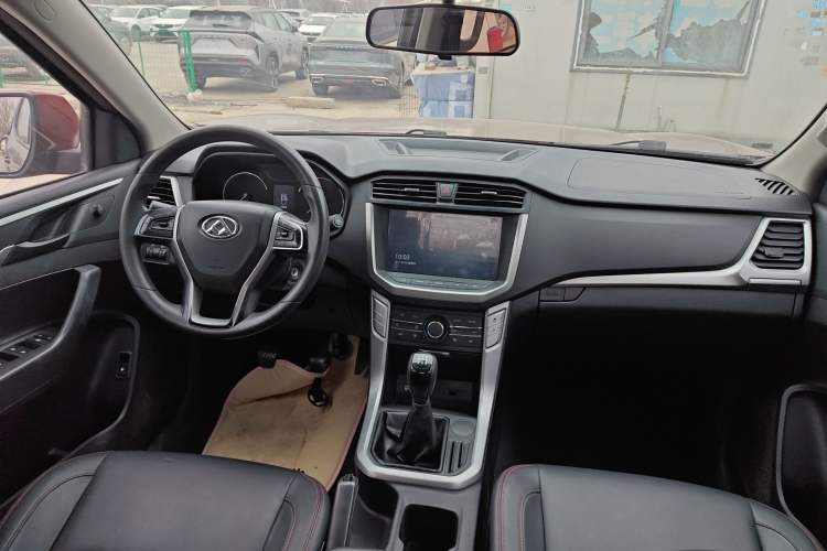 Used SAIC MAXUS T60 2017 2.4L Gasoline Manual Two-Wheel Drive High-Ride Elite Standard Van