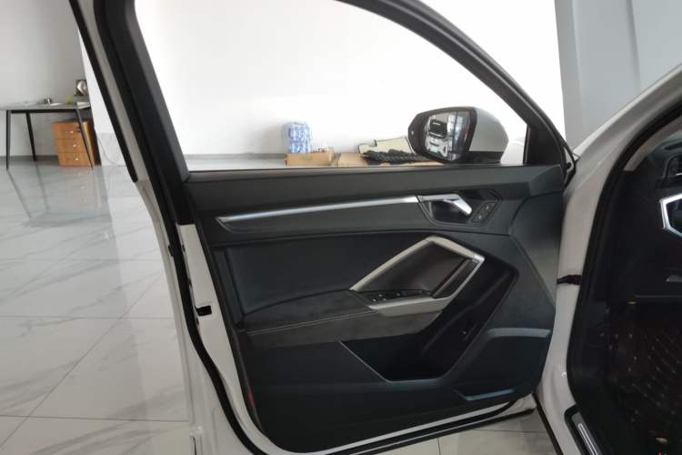 Used Audi Q3 2021 40 TFSI Fashion Dynamic Model
