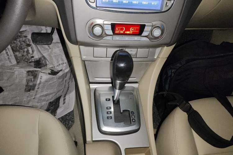 Used Ford Focus 2013 Hatchback Classic 1.8L Automatic Fashion Edition
