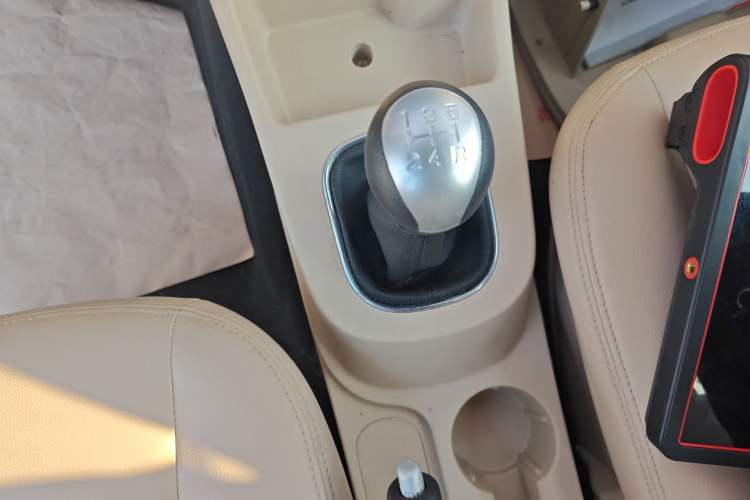 Used Dongfeng Fengon 370 2016 1.5L Manual Standard Edition SFG15-05 7 Seats
