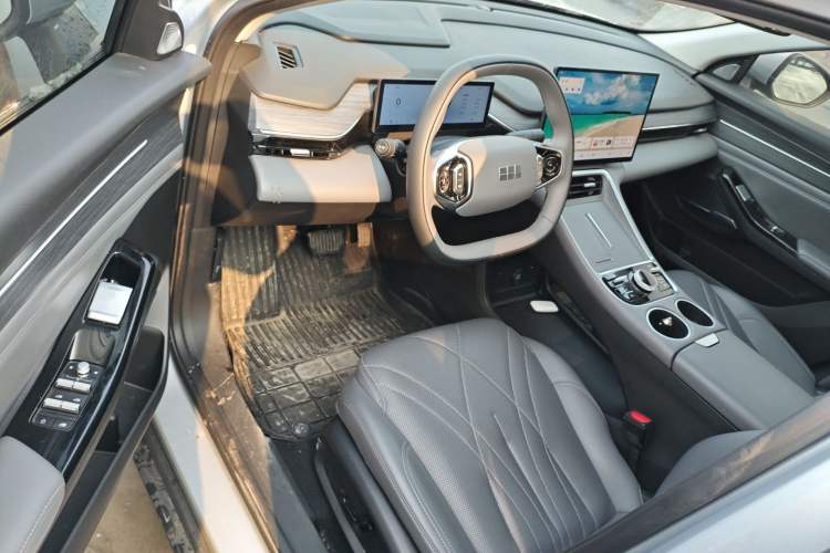 Used  L6 2025 EM-i 140km Starship Edition
