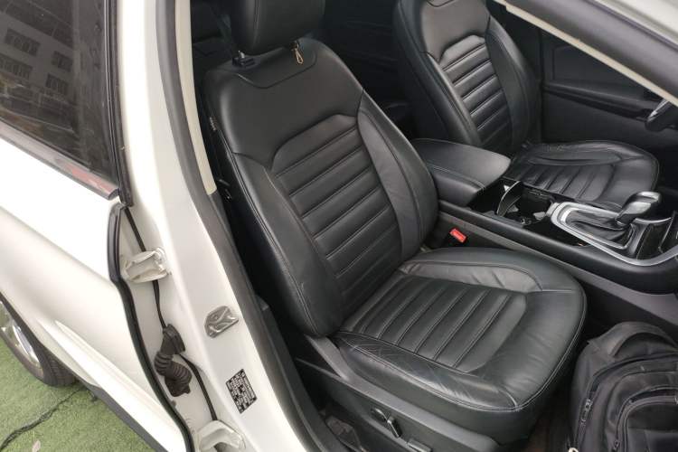 Used Ford Edge 2015 2.0T GTDi Two-Wheel-Drive High-Line Version