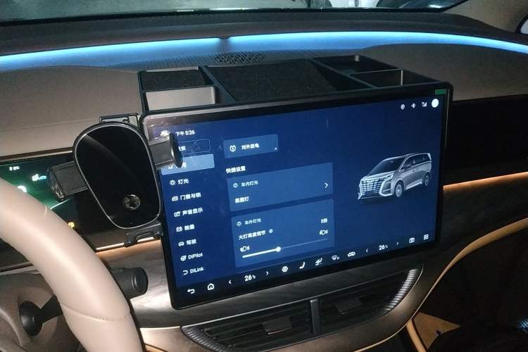 Used Denza D9 2022 DM-i 1040 Prestige Model