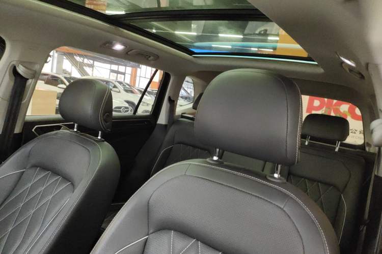 Used Volkswagen Tiguan L 2022 330TSI Automatic Two-Wheel Drive Smart Edition