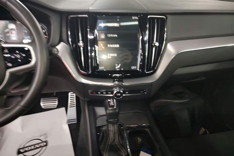 Used Volvo XC60 2019 T5 4x4 Zhiyuan Sport Edition China V Standard
