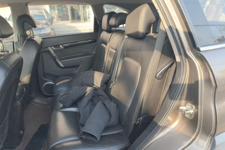 Used Chevrolet Captiva 2015 2.4L 4x4 Flagship Edition 7-Seater
