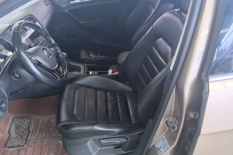 Used Volkswagen Golf 2014 1.4TSI Automatic Luxury Model
