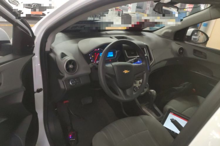 Used Chevrolet Aveo Sonic 2014 Sedan 1.4SL AT Stylish Sunroof Edition