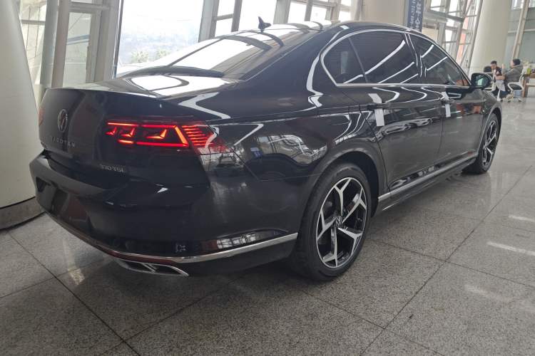 Used Volkswagen Magotan 2025 Zhongxiang Version 330TSI DSG Luxury Edition
