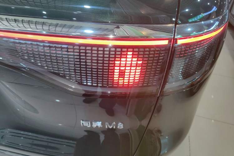 Used Hima AITO M8 2025 Extended-Range Ultra Version 53.4 kWh 6-Seater Edition
