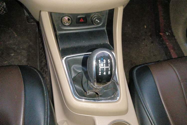 Used Baojun 730 2014 1.5L manual luxury trim 7 seats
